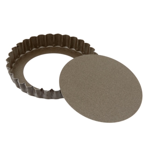 Fluted Non-Stick Individual 4.75” Tart/Quiche Pans w/Removable Bottom, set of 6 - Picture 11 of 12